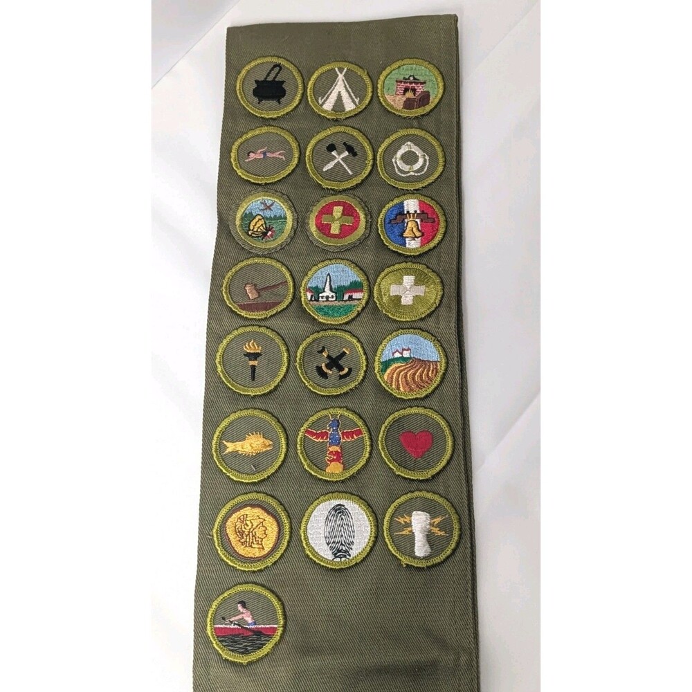 Vintage 1960s Boy Scouts BSA Meritโ Badge Sash w/ 22 Merit Badges Sewn EXC COND
